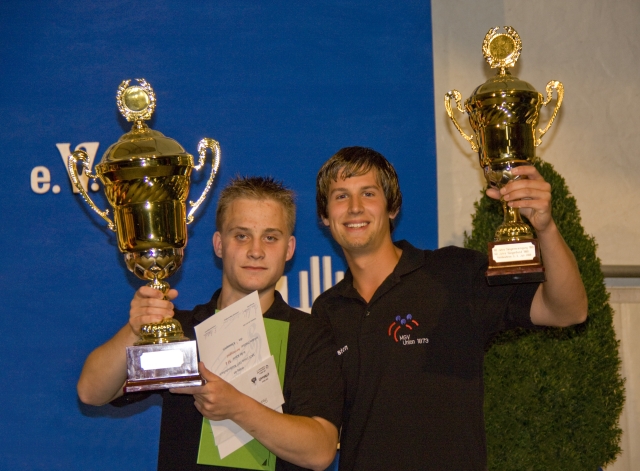Jungsänger bei der Pokalübergabe Prädikatsingen in Heddesheim 2009
