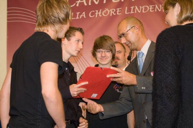 Das Golddiplom wird überreicht Preisverteilung in Lindenholzhausen